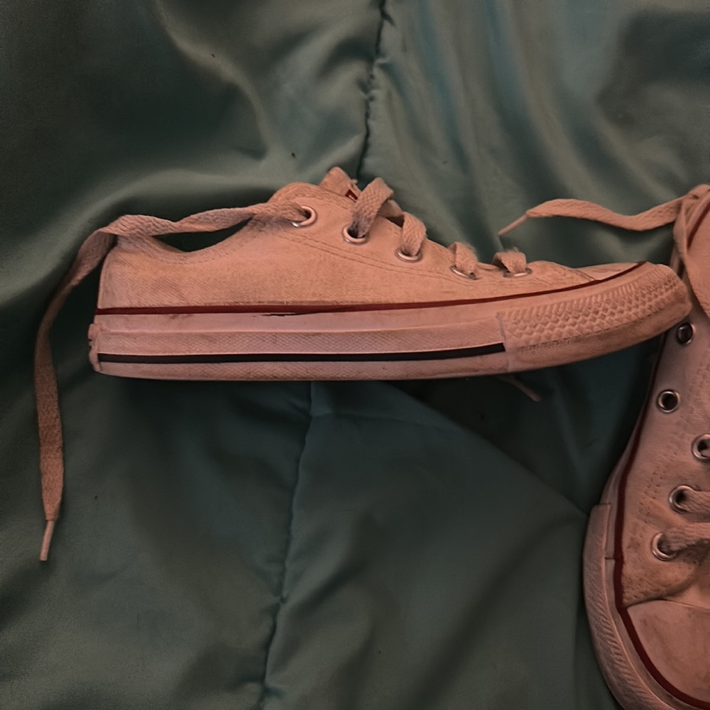 White converse - Picture 2 of 4